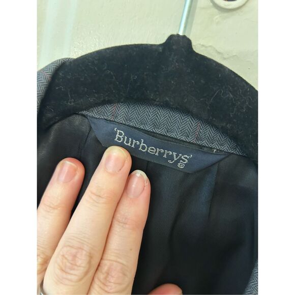 Burberry’s Pure Wool Gray Pinstripe Two-Button Blazer Sz 44R* - Picture 2 of 13